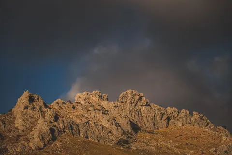 雲端之上 4K桌布 · mountains · 3840×2560
