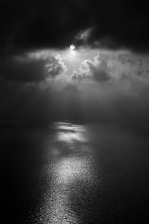 نور ماه روی آب والپیپر موبایل · moon · 1440×2160