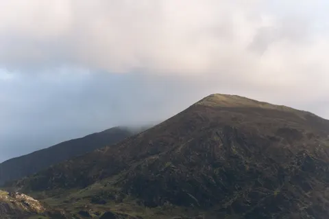 والپیپر بر فراز ابرها با کیفیت 4K · mountains · 3840×2553