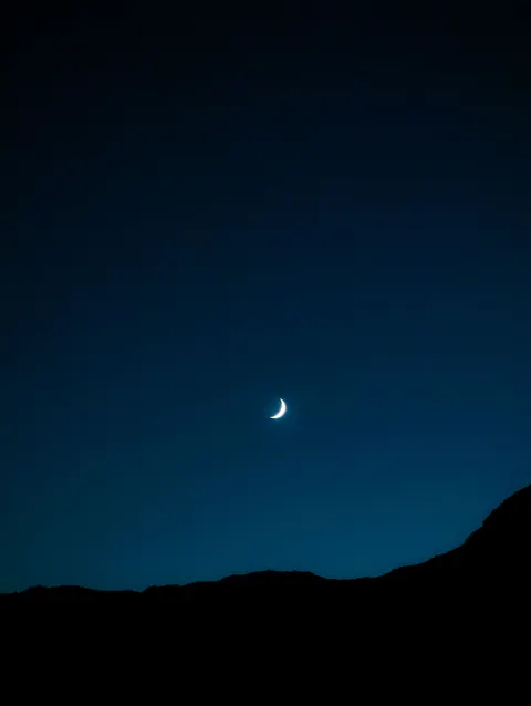 Crescent Moon Phone Wallpaper · moon · 1440×1913