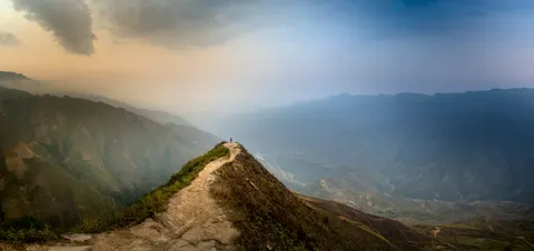 خلفية مسار جبلي بدقة 4K · mountains · 3840×1810
