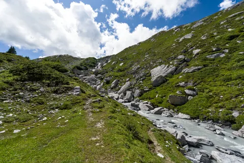 Tapeta Górski szlak 4K · mountains · 3840×2558