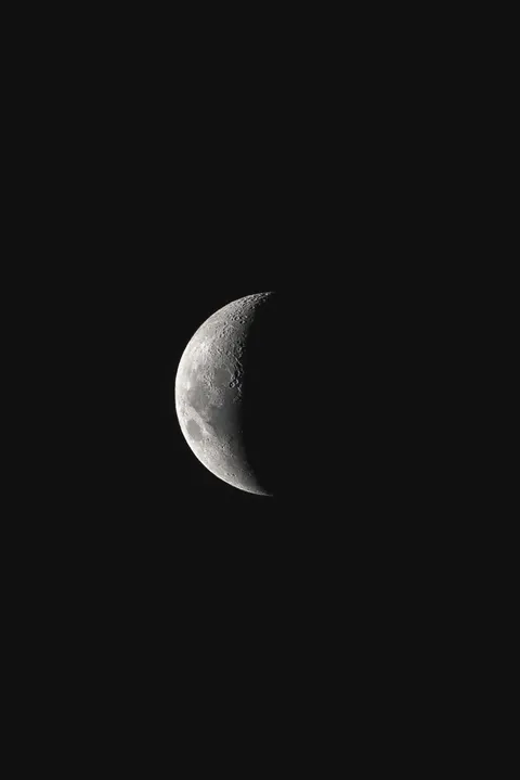 Bulan Sabit Wallpaper HP · moon · 1440×2157