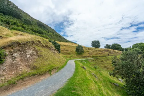 Hình nền Đường mòn trên núi 4K · mountains · 3840×2561
