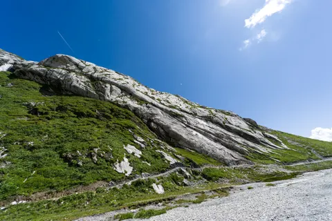 Bergpfad 4K Hintergrundbild · mountains · 3840×2558
