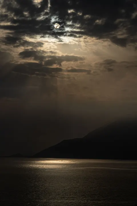 Moonlight Water Phone Wallpaper · moon · 1440×2160