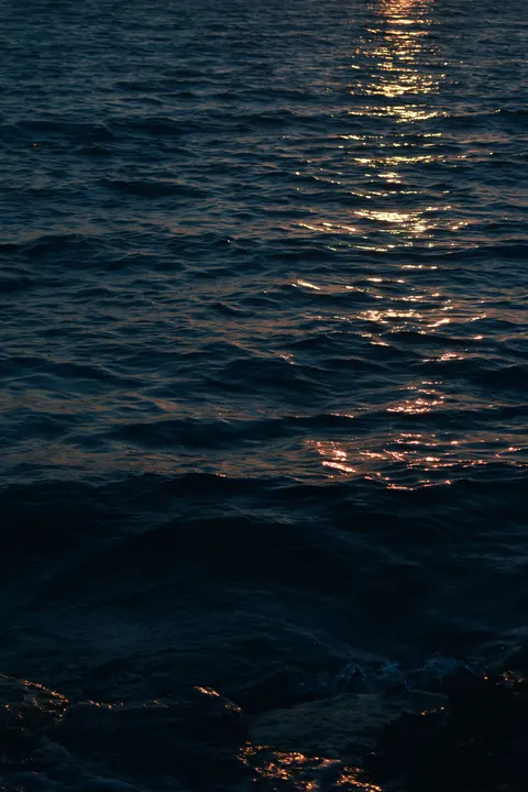 Moonlight Water Phone Wallpaper · moon · 1440×2160