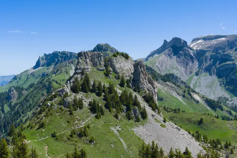 पहाड़ी पगडंडी 4K वॉलपेपर · mountains · 3840×2558