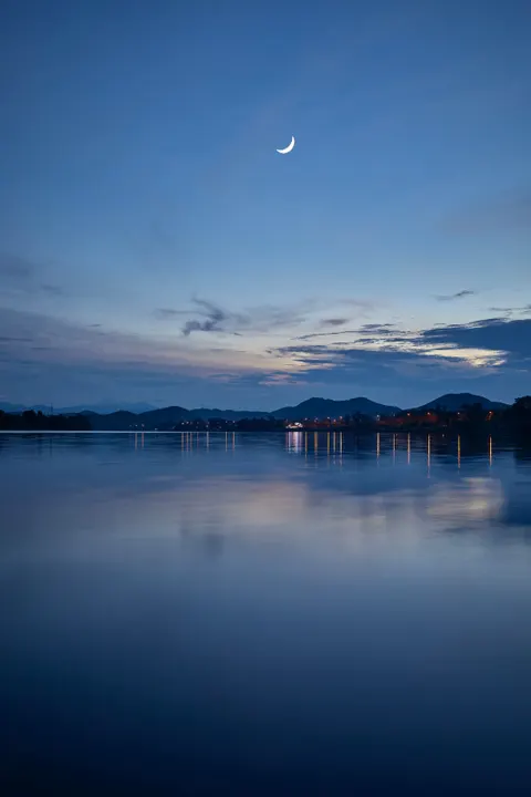 Moonlight Water Phone Wallpaper · moon · 1440×2160