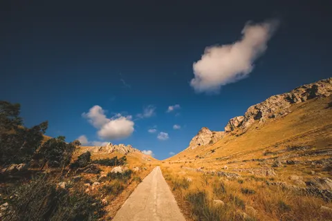 Hình nền Đường mòn trên núi 4K · mountains · 3840×2560