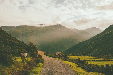 Mountain Trail 4K Wallpaper · mountains · 3840×2560