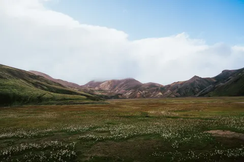 Vulkangipfel 4K Hintergrundbild · mountains · 3840×2560