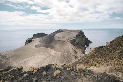 Fond d'écran Pic volcanique 4K · mountains · 3840×2560