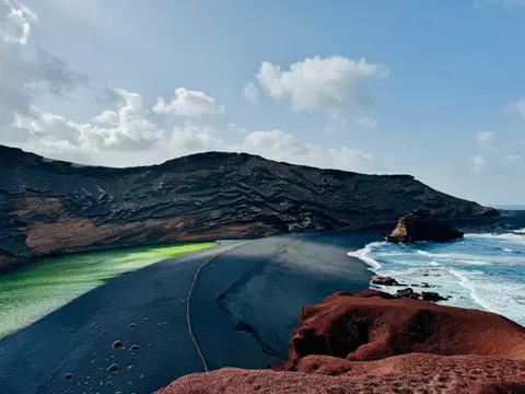 Обои Вулканическая вершина 4K · mountains · 3840×2880
