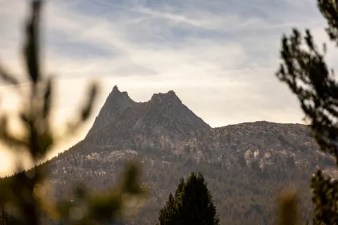 Fondo de pantalla Pico dorado 4K · mountains · 3840×2560