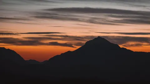金色山峰 4K壁纸 · mountains · 3840×2160