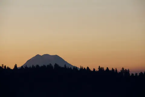 金色山峰 4K壁纸 · mountains · 3840×2560