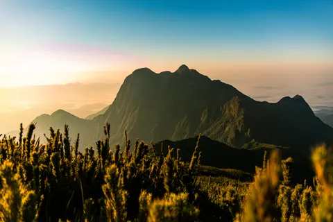 Fond d'écran Sommet doré 4K · mountains · 3840×2560