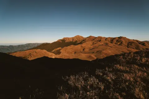 Обои Золотая вершина 4K · mountains · 3840×2560
