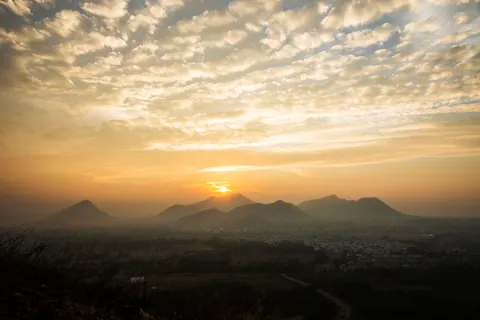 黄金の頂 4K壁紙 · mountains · 3840×2560