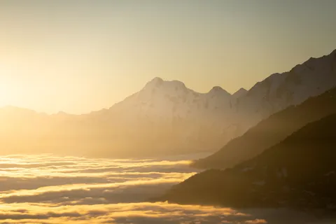 Golden Peak 4K Wallpaper · mountains · 3840×2560