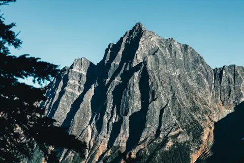 Sfondo Vetta dorata 4K · mountains · 3840×2560