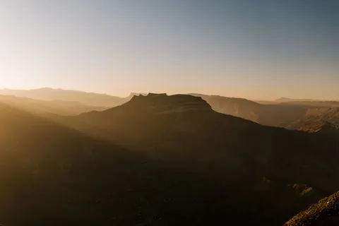 Wallpaper Puncak Keemasan 4K · mountains · 3840×2560