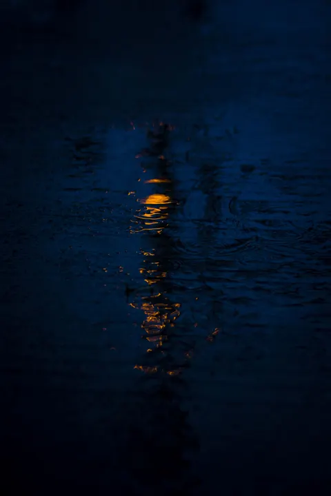 Blask księżyca na wodzie Tapeta na Telefon · moon · 1440×2160