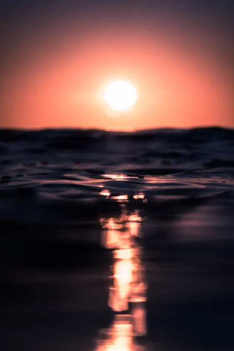 ضوء القمر على الماء خلفية للجوال · moon · 1440×2159
