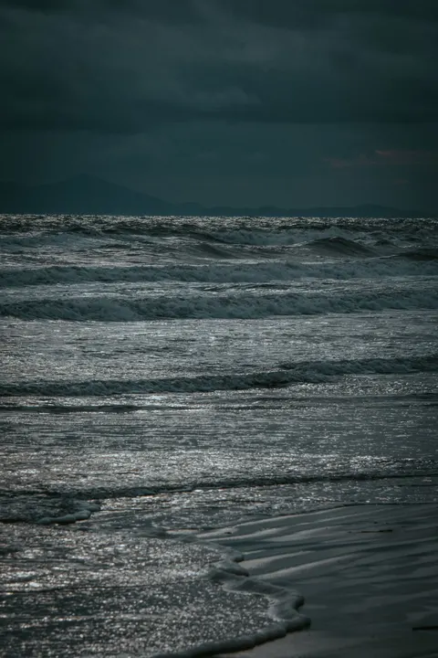 Moonlight Water Phone Wallpaper · moon · 1440×2160