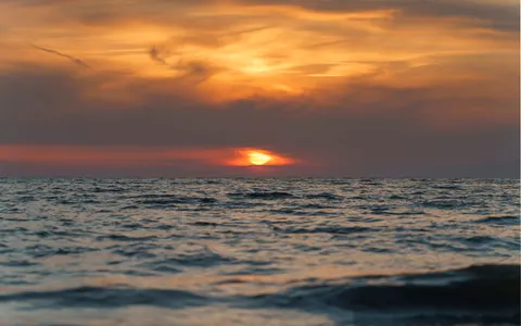 Tapeta Zachód słońca nad oceanem 4K · ocean · 3840×2400