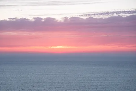 Zonsondergang boven de oceaan 4K-achtergrond · ocean · 3840×2560