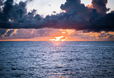 Ocean Sunset 4K Wallpaper · ocean · 3840×2635