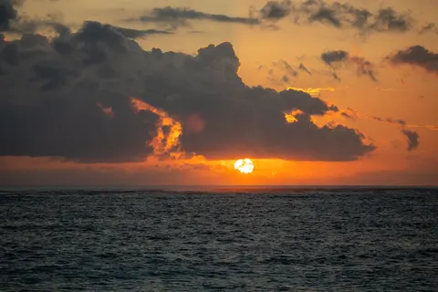 समुद्र पर सूर्यास्त 4K वॉलपेपर · ocean · 3840×2560