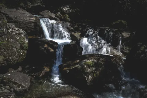 Wallpaper Air Terjun 4K · nature · 3840×2560