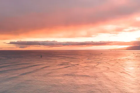 Papel de parede Pôr do sol no oceano 4K · ocean · 3840×2558