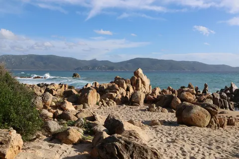 礁石海岸 4K桌布 · ocean · 3840×2560