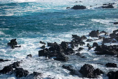 Hình nền Bờ đá 4K · ocean · 3840×2560