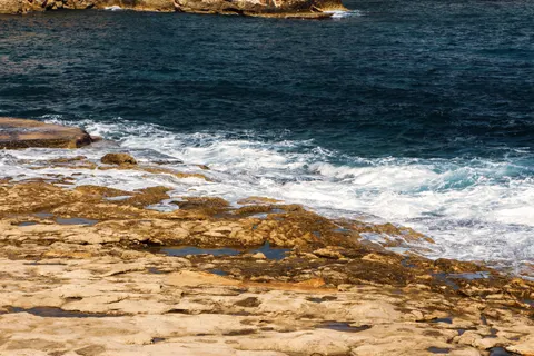Sfondo Costa rocciosa 4K · ocean · 3840×2560