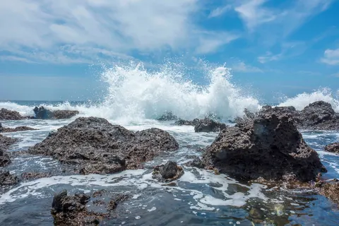 바위 해안 4K 배경화면 · ocean · 3840×2560
