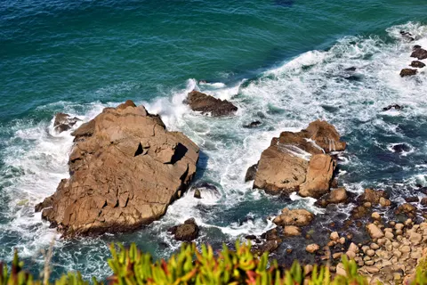 Fond d'écran Côte rocheuse 4K · ocean · 3840×2560