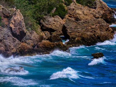 Wallpaper Pantai Berbatu 4K · ocean · 3840×2880