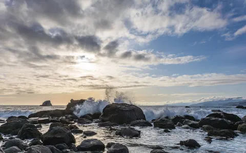 Hình nền Bờ đá 4K · ocean · 3840×2399
