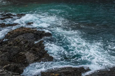 礁石海岸 4K桌布 · ocean · 3840×2560