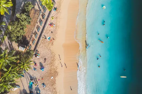 والپیپر ساحل از بالا با کیفیت 4K · ocean · 3840×2558