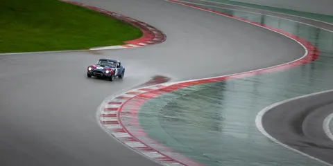 Fond d'écran Voiture de course 4K · cars · 3840×1920