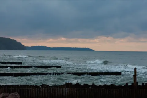 폭풍우 치는 바다 4K 배경화면 · ocean · 3840×2560