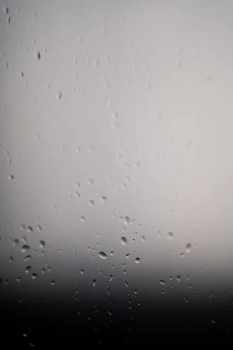 مطر على النافذة خلفية للجوال · rain · 1440×2160