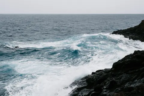 暴风海面 4K壁纸 · ocean · 3840×2560