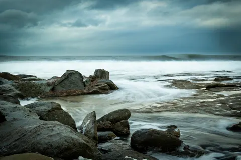 Papel de parede Mar tempestuoso 4K · ocean · 3840×2560
